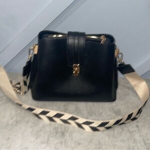 Women’s | Black Shoulder Bag | Removal and adjustable strap